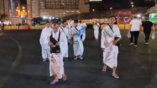 Suasana Tawaf di Ka'bah Mendekati Musim Haji 2024 di Makkah