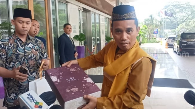 Ustaz Maulana, tamu di pernikahan Rizky Febian dan Mahalini di Hotel Raffles, Jakarta Selatan pada Jumat (10/5/2024). [Suara.com/Rena Pangesti]