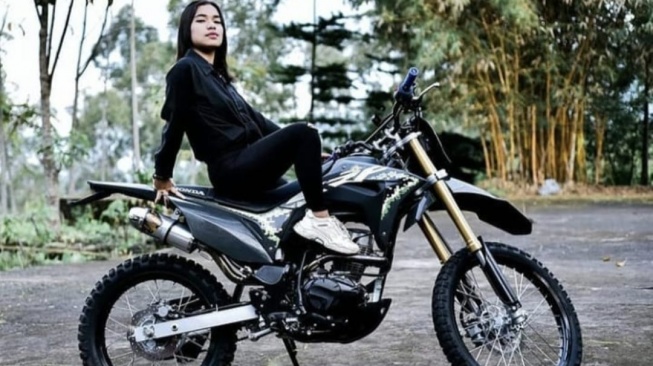 Potret Cantik Kaka Betrand Peto, Chtryn Peto yang Hobi Motoran. (Foto: IG/Tangkapan Layar)