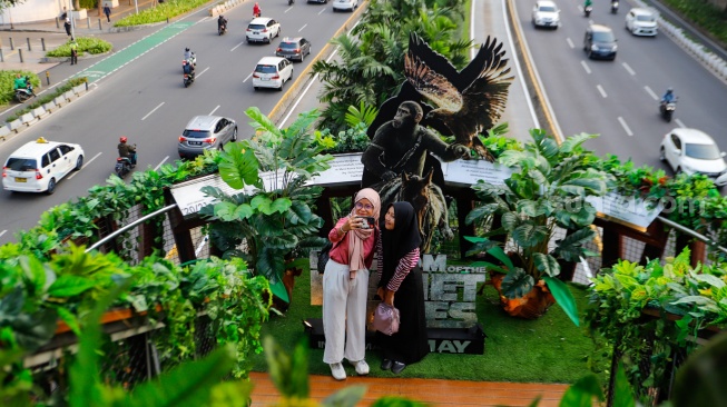 Disulap Jadi Hutan Belantara, Jembatan Pinisi di Jakpus Diserbu Warga