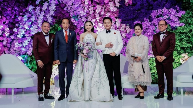 Jokowi dan Iriana hadir di pernikahan Rizky Febian dan Mahalini. (Instagram/@ferdinan_sule)