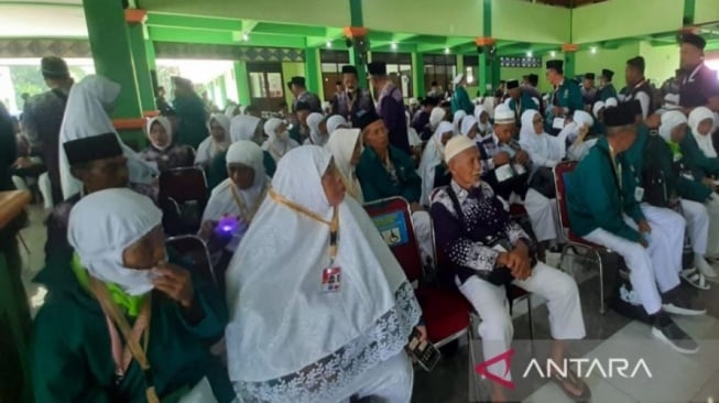 Calon Jamaah Haji Kloter Satu Embarkasi Solo Siap Diberangkatkan ke Tanah Suci