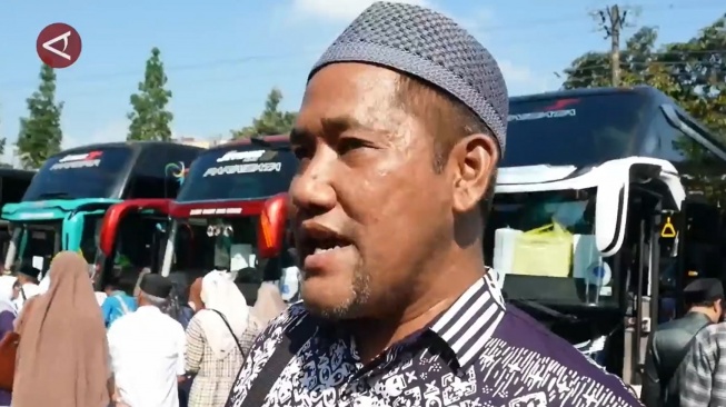 MasyaAllah, Menabung 12 Tahun Supir Bus Akhirnya Berangkat Haji