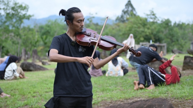 Anak-anak Muda Menari Mengajak Menhir "Bicara" Menuju Festival Maek 2024