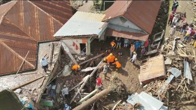 Update Korban Banjir Lahar Dingin Gunung Marapi: 37 Orang Tewas di Agam dan Tanah Datar, Pencarian Berlanjut