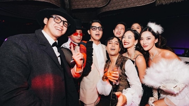 Potret Al Ghazali dan Alyssa Daguise Hadiri Aries Party (Instagram/@vidialdiano)