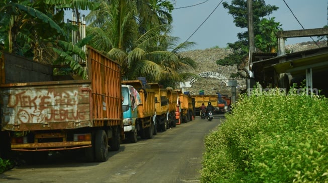 Suasana di Tempat Pembuangan Akhir (TPA) Cipayung di Depok, Jawa Barat, Senin (13/5/2024). [Suara.com/Alfian Winanto]