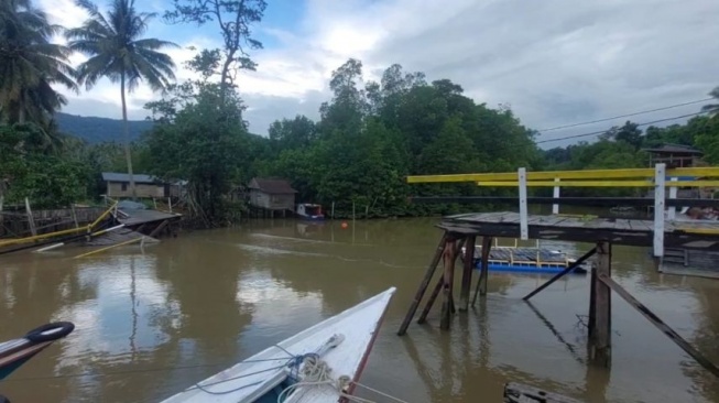 Jembatan Teluk Sumbang Ambruk Lagi, Warga Menanti Perbaikan Segera