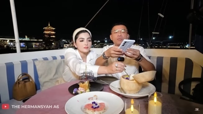 Potret Anang dan Ashanty Rayakan Anniversary ke-12 (YouTube/The Hermansyah A6)