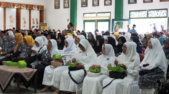 Embarkasi Haji Padang Berangkatkan 1.572 Calon Jemaah Haji ke Tanah Suci