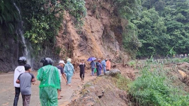 Kerawanan Longsor di Sumbar Dipicu Gempa Berulang Kali, Sebulan Bisa 35 Kali Getaran