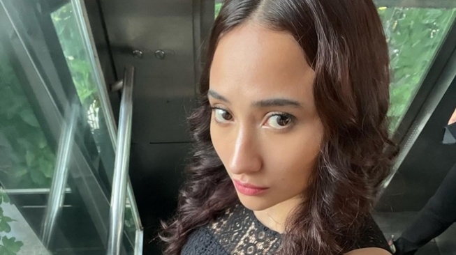 10 Potret Cantik Naomi Zaskia, Diduga Artis NZ yang Mesra dengan Politisi