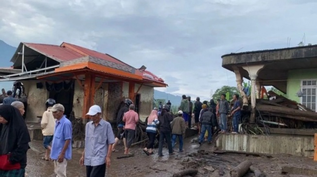 Banjir dan Longsor Sumbar: 71 Rumah Hilang, 44 Orang Meninggal dunia