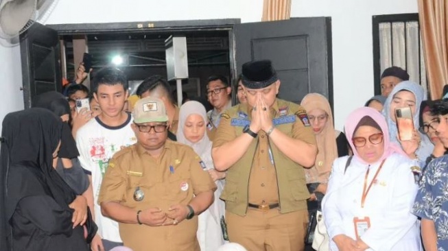 Pj Wali Kota Padang Andree Algamar Lepas Jenazah Korban Longsor Sitinjau Lauik