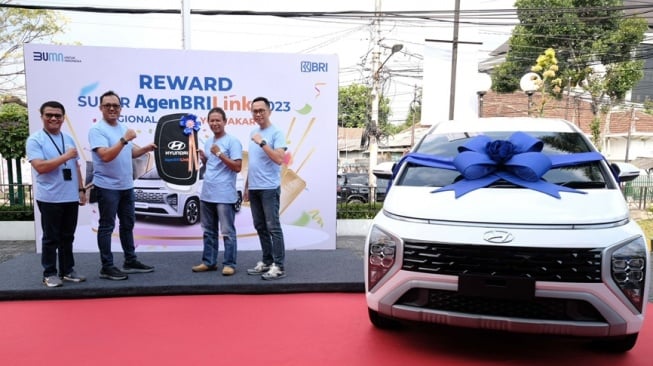 Karsimin, Agen BRI Mendapatkan Hadiah Mobil Hyundai Stargazer lewat Ajang Super AgenBRILink