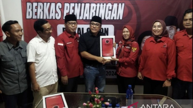 Wahdi Berharap Dapat Rekomendasi PDIP untuk Berlayar di Pilwakot Metro 2024