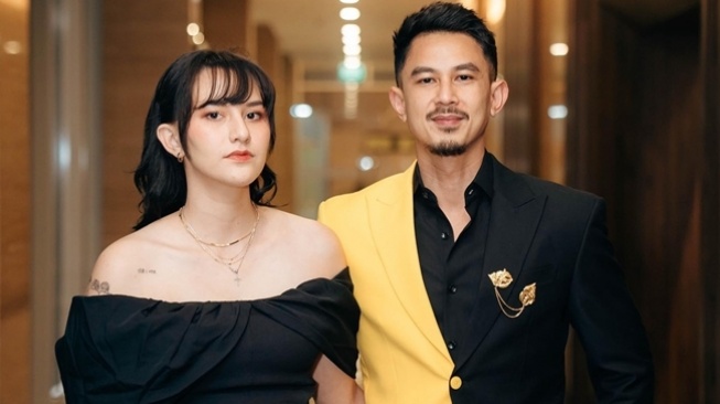 Artis Balikan dengan Suami usai Diselingkuhi (Instagram/@dahliachr)