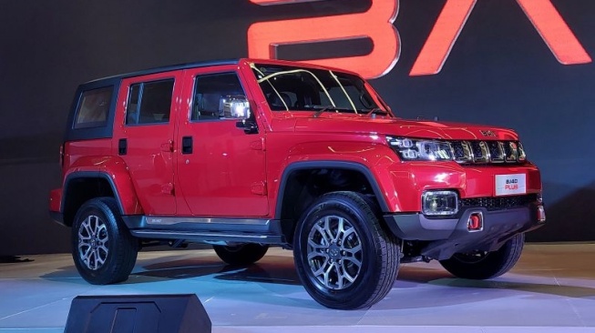 BAIC BJ-40 Plus, yang desainnya mirip Jeep Wrangler Rubicon, diluncurkan di Indonesia, Selasa (14/5/2024). [Antara]