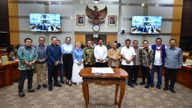 Komisi III dan Pemerintah Sepakati Pembahasan RUU tentang MK Dilanjutkan pada Rapat Paripurna