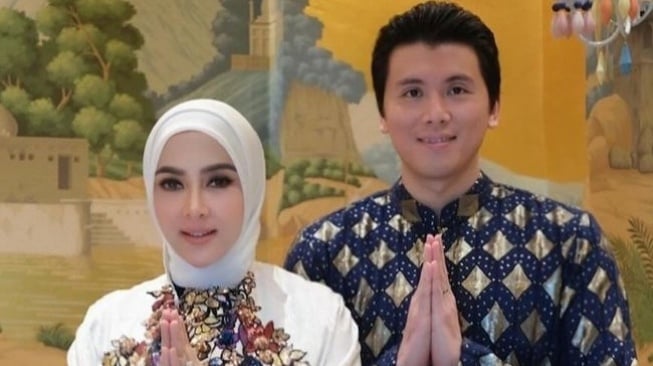 Syahrini-Reino BarackPasangan Tersilet dari Tahun ke Tahun (Instagram/@princessyahrini)