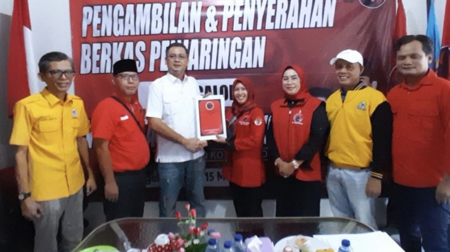 Tondi Daftar Bakal Calon Wali Kota Metro di PDIP, Berharap Ada Koalisi dengan Golkar