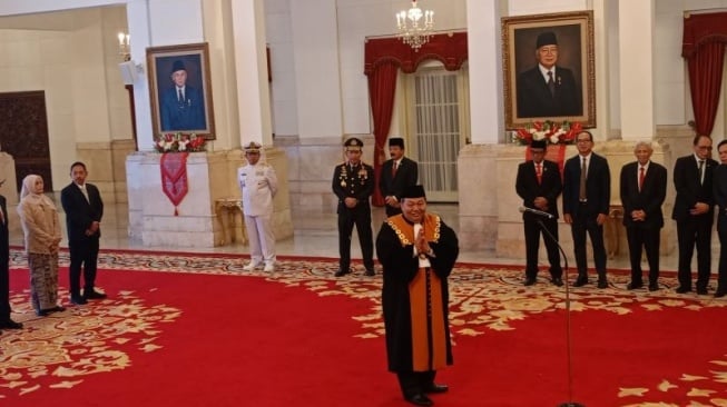 Ucapkan Sumpah Depan Jokowi, Suharto Sah Jadi Wakil Ketua MA