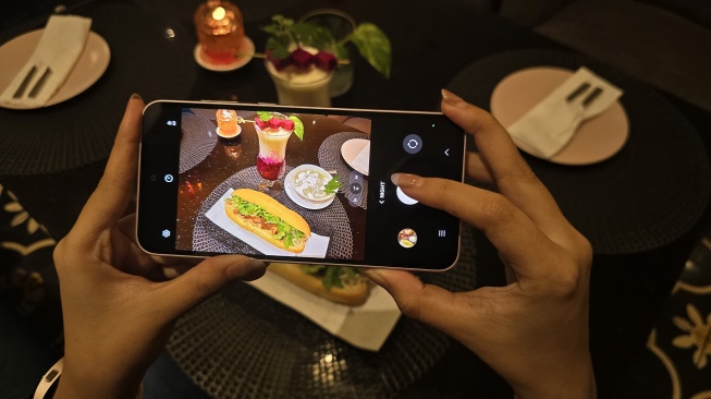 Ilustrasi foto makanan dari HP. [Foto: Samsung Indonesia]