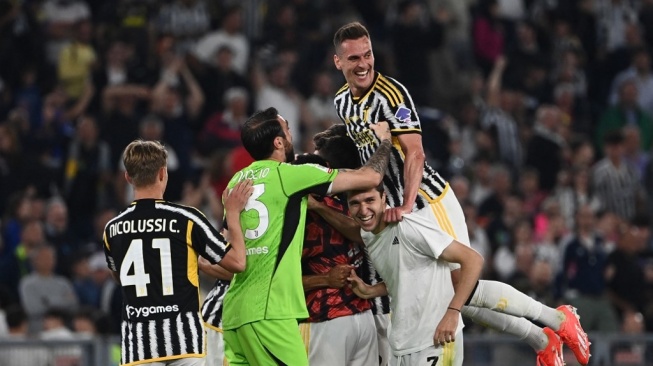 Pemain Juventus rayakan kemenangan atas Atalanta di Final Coppa Italia di stadio Olimpico Roma pada 15 Mei 2024.Isabella BONOTTO / AFP