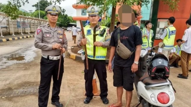 Bawa Samurai Hingga Golok, Pemotor di Serang Diamankan Polisi