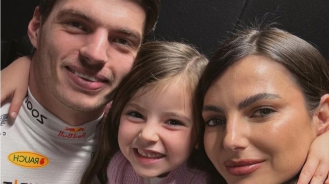 Mengenal Penelope Kvyat, Gadis Cilik yang Nempel dengan Max Verstappen