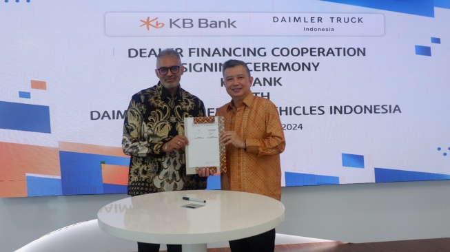 Dukung Industri Otomotif Indonesia, KB Bank dan Daimler Commercial Vehicles Indonesia Kerja Sama Dealer Financing