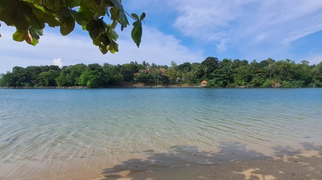 Pantai Bahagia [suara.com/eliza gusmeri]