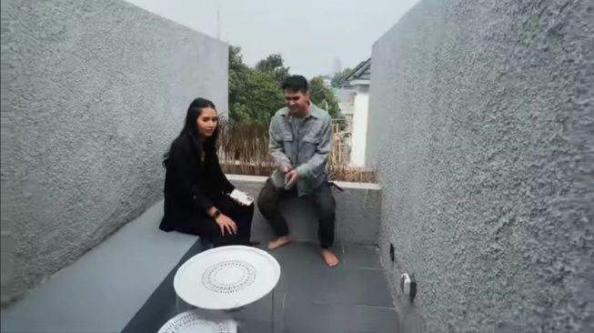 potret rumah Soraya Rasyid (YouTube/Aiman Ricky)