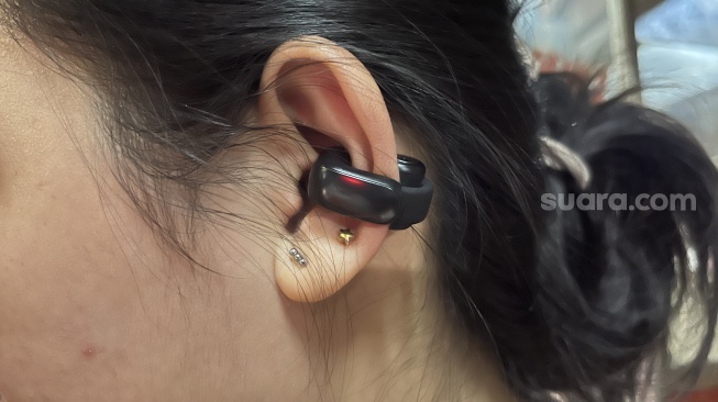 Review Bose Ultra Open Earbuds. [Suara.com/Dicky Prastya]