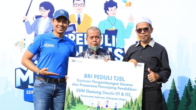 BRI Peduli Menyalurkan Bantuan CSR Pada SDN 01 dan 02 Gunung Geulis Bogor