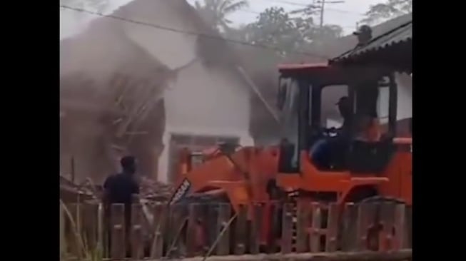 Akhir Kisah Anak Buldoser Rumah Ibunya di Malang, Janji Tak Akan Menuntut Warisan Lagi