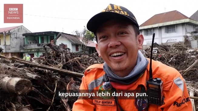 Perjuangan Relawan yang Tinggalkan Pekerjaan dan Keluarga Demi Korban Banjir Sumbar