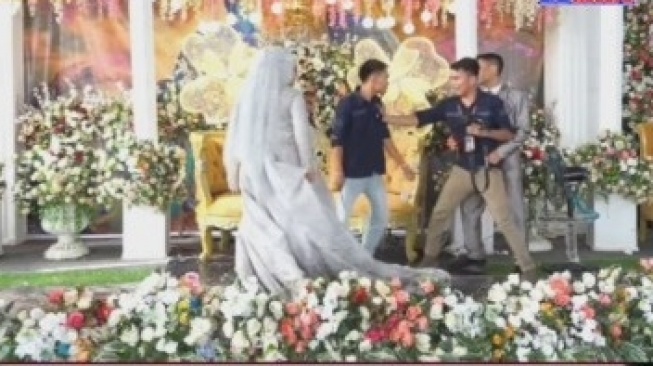 Heboh Pengantin Pria dan Fotografer Nyaris Baku Hantam di Tengah Pesta, Netizen Emosi: Langsung Hajar!