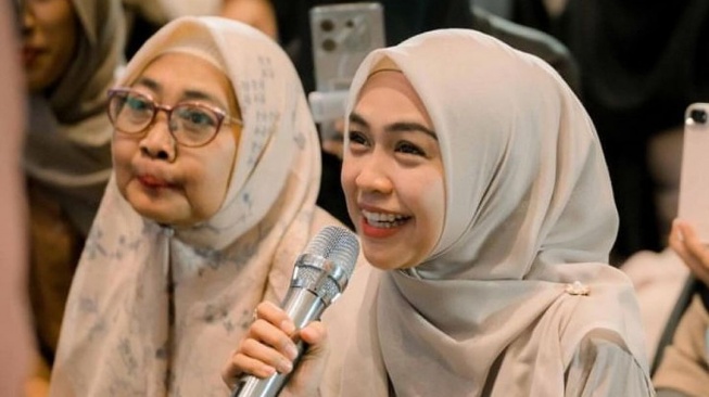 Temani Anak Kajian, Etika Ibu Ria Ricis Disorot: Definisi Wanita Soleha Sesungguhnya