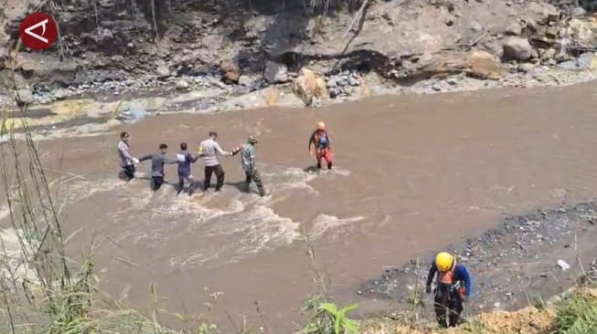 Pencarian Korban Banjir Lahar Padang Diperluas hingga Perbatasan Riau