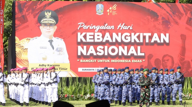 Upacara Peringatan Hari Kebangkitan Nasional (Harkitnas) ke-116 di Halaman Gedung Negara Grahadi Surabaya, Senin (20/5/2024). (Dok: Pemprov Jatim)