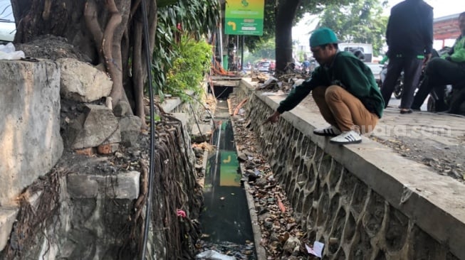 Geger Penemuan Mayat Wanita di Selokan Dekat Stasiun Bekasi: Ada Luka di Kepala Korban