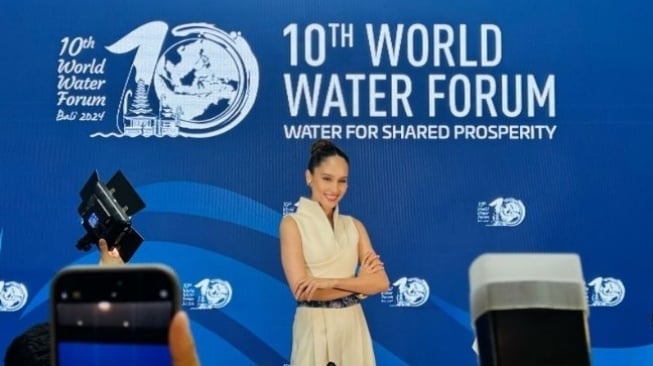 Aktris dan Duta Komunikasi World Water Forum ke-10 Cinta Laura usai melakukan konferensi pers di Media Center 10th World Water Forum di Nusa Dua, Badung, Bali, Senin (20/5/2024) [Suara.com/ANTARA]