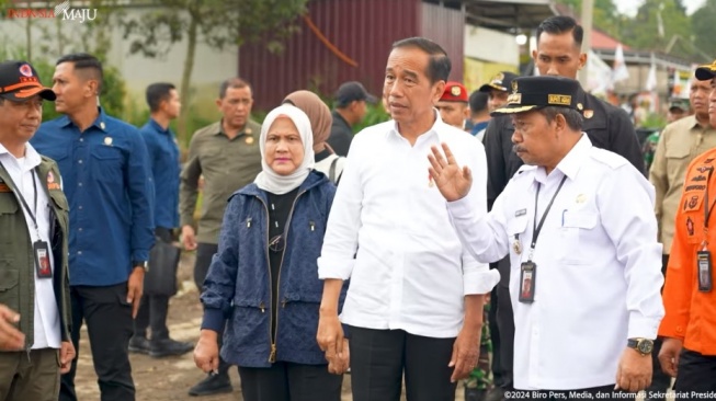 Gaya Iriana Jokowi di Sumatera Barat Jadi Sorotan, Pakai Jaket Mewah Harga Puluhan Juta