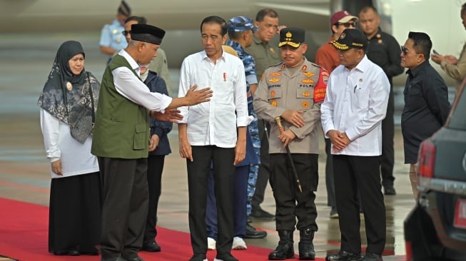 Presiden Jokowi dan Iriana Sambangi Korban Banjir Lahar Dingin Gunung Marapi di Sumbar