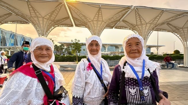 Senyum Siti Komariah, Siti Maryam, Siti Badriyah Trio Nenek Naik Haji Bareng: 12 Tahun Menanti