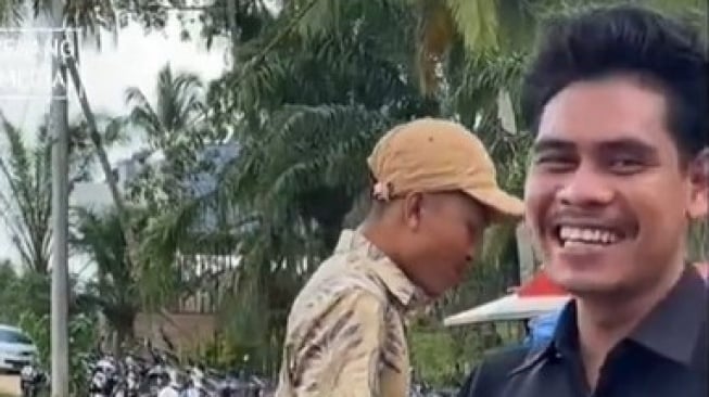 Viral! Tampang Tak Punya Adab Pria yang Menaruh Bangkai Tikus ke Makanan Orang