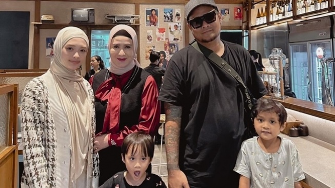 Momen Virgoun dan Inara Rusli Sepakat Damai (Instagram/@mommy_starla) 