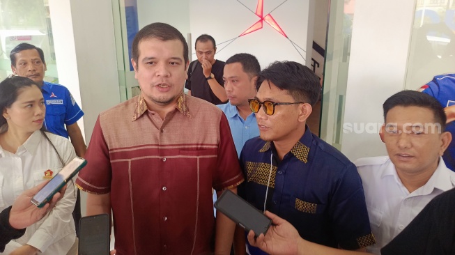 Bobby Nasution Ambil Formulir Pendaftaran Bacalon Gubsu ke Sejumlah Partai