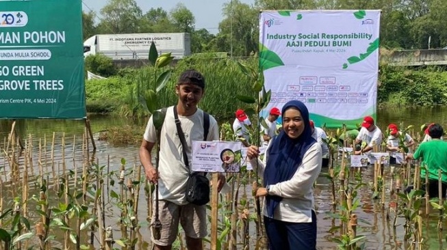 BRI Life Bersama 27 Perusahaan Anggota AAJI Tanam 2.000 Bibit Pohon Mangrove